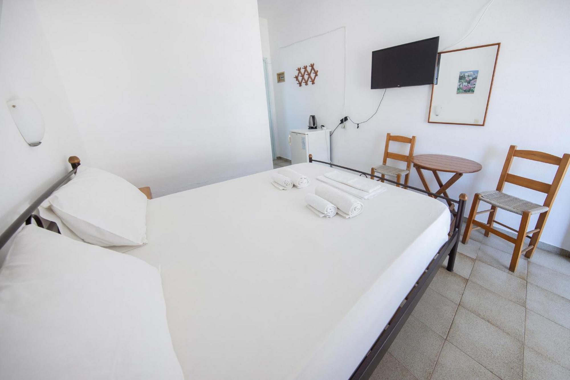 Nikos Rooms Votsi  Екстериор снимка