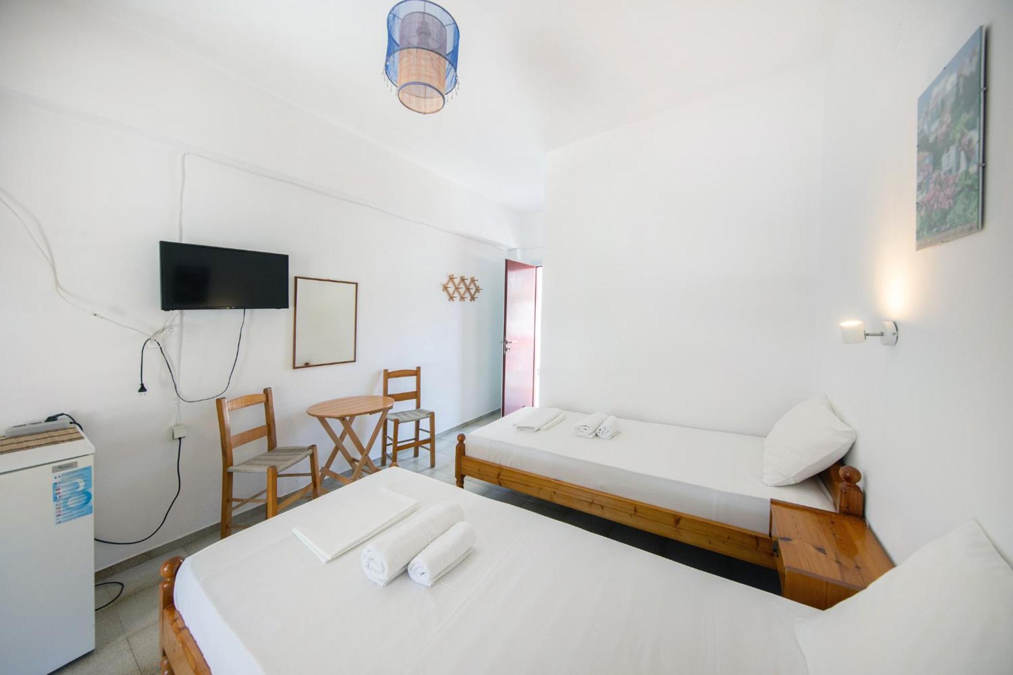 Nikos Rooms Votsi  Екстериор снимка