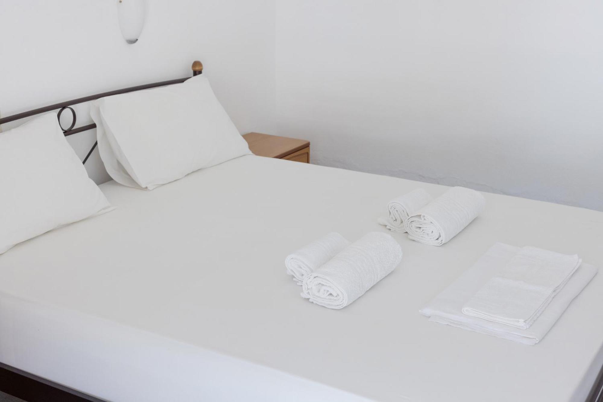 Nikos Rooms Votsi  Екстериор снимка